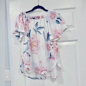 Beautiful White Floral Print Off The Shoulder Short Sleeve Blouse. Size Small.